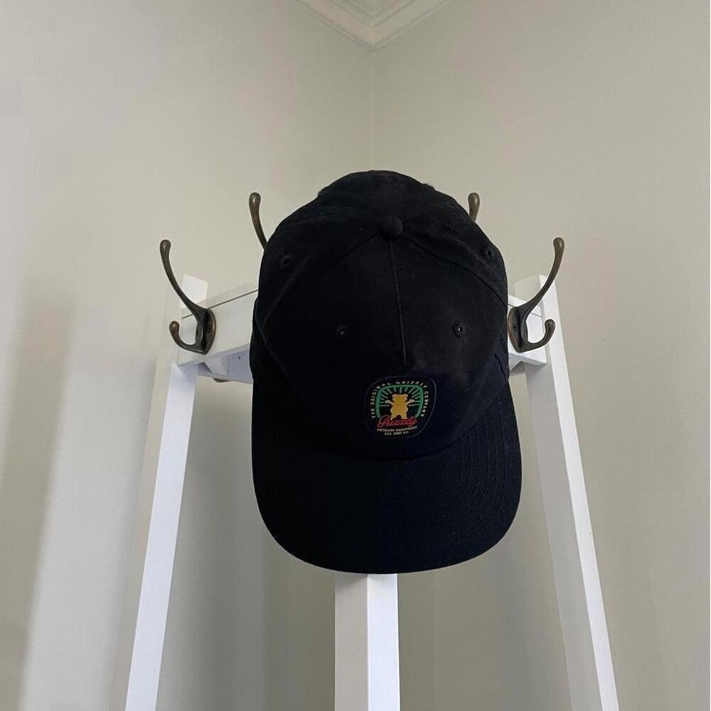 Grizzly black baseball cap